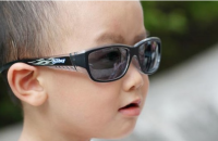 儿童墨镜质量参差不齐   小心伤害眼睛