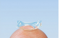 ICL晶体植入矫正高对近视的手术费用